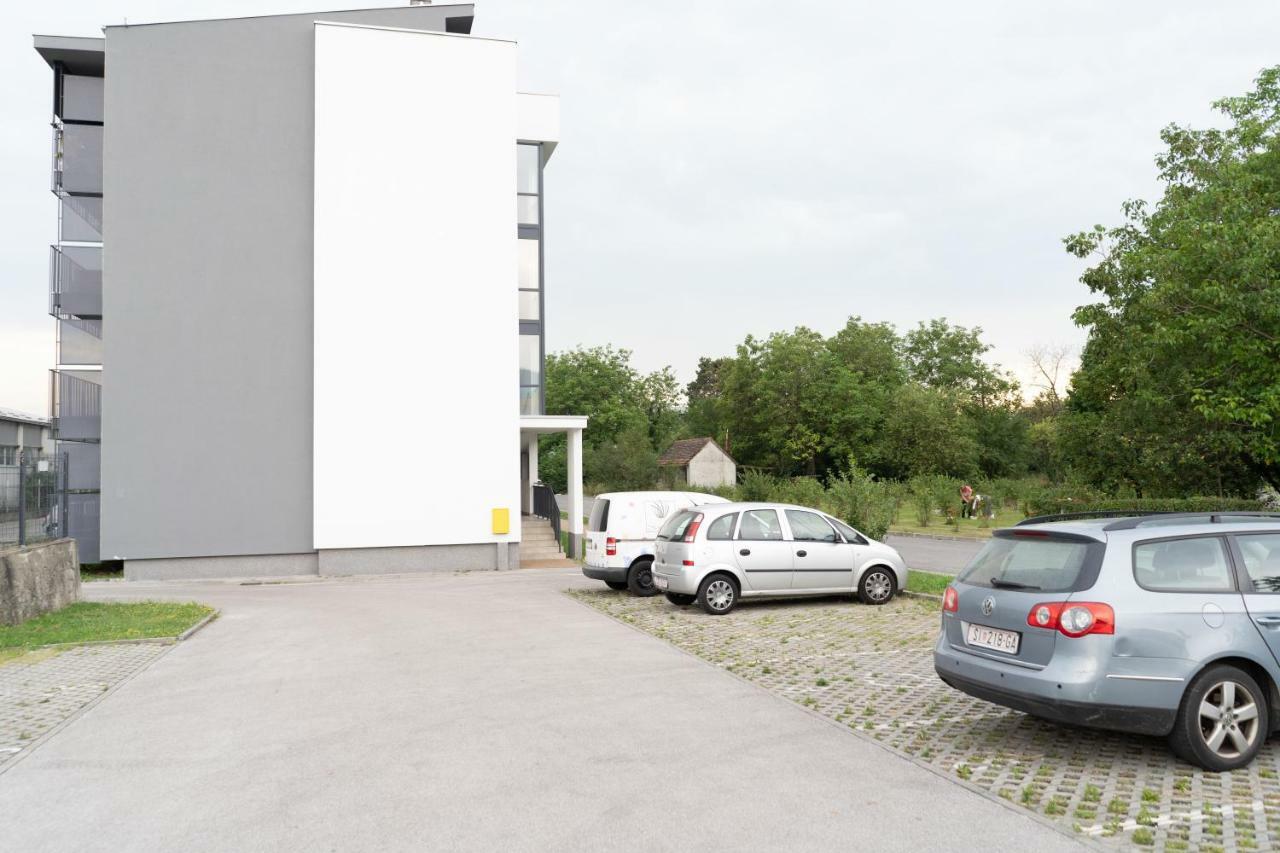 Jacuzzi Studio Apartman Mare'S Zágráb Kültér fotó